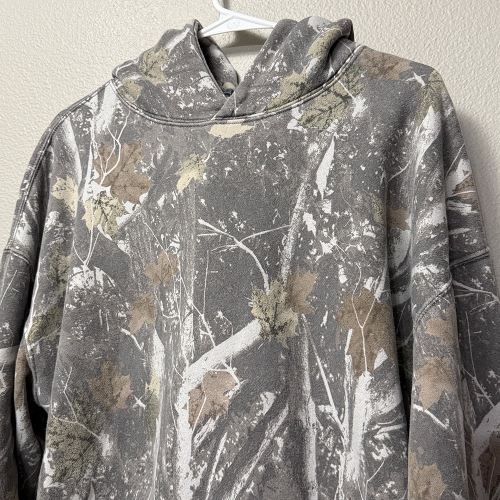 Abercrombie & Fitch Essentials Camo Pullover Hoodie - Picture 4 of 13
